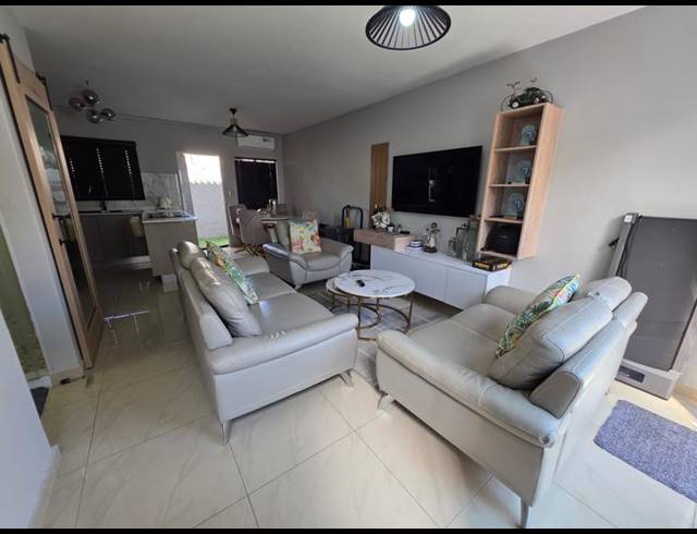 2 BEDROOM TOWNHOUSE FOR SALE IN SUNNINGHILL